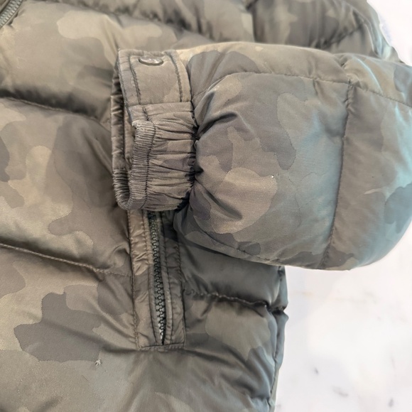 Moncler Boys Size 14 Camo Puffer - Picture 12 of 13